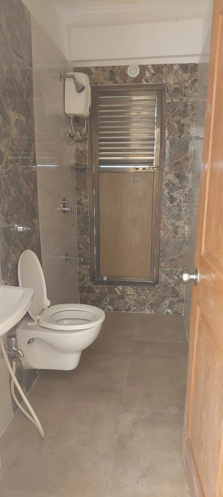 2 BHK Flat for Rent in sethia link view, Goregaon West